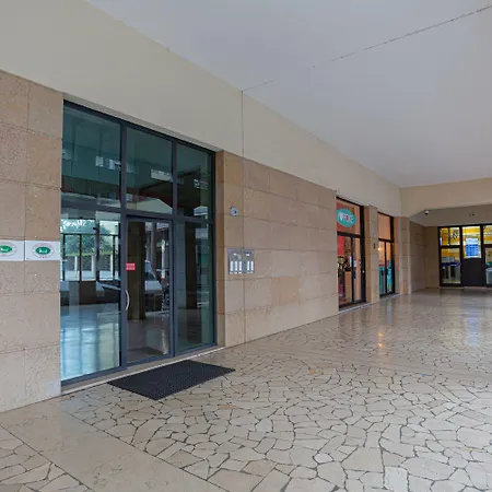 Debora's Flat - 10 Minuti Dall'arena