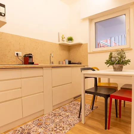 Debora's Flat - 10 Minuti Dall'arena Apartment *